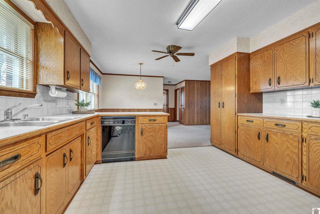 9063 W State Route 94, Murray, KY 42071