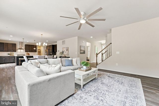 15049 FALLEN OAKS PL, Gainesville, VA 20155