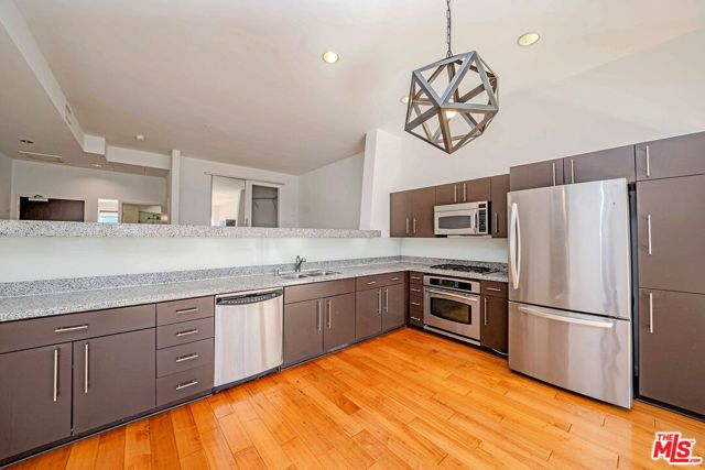 1100 Wilshire Boulevard 2108, Los Angeles, CA 90017
