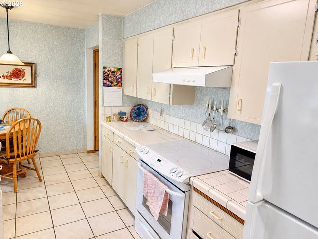 6090 Se WILLOW Ln, Milwaukie, OR 97267