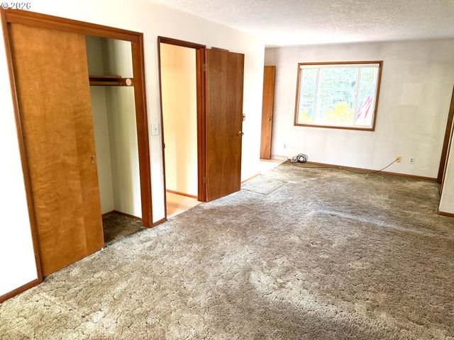 6090 Se WILLOW Ln, Milwaukie, OR 97267