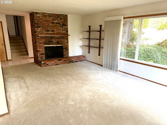 6090 Se WILLOW Ln, Milwaukie, OR 97267