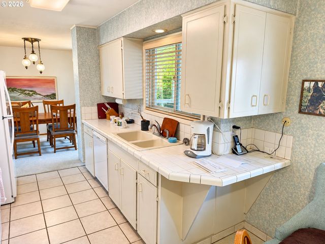 6090 Se WILLOW Ln, Milwaukie, OR 97267