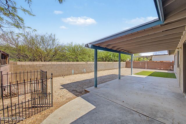 9825 N Camino Vado, Tucson, AZ 85742