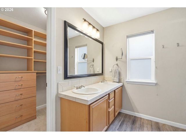 10140 Sw MOLLY Ct, Portland, OR 97223