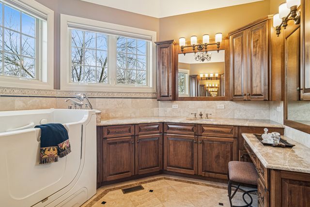 1520 Macalpin Circle, Inverness, IL 60010