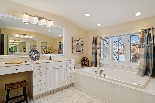 1520 Macalpin Circle, Inverness, IL 60010