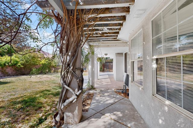 2417 Manzano Loop NE, Rio Rancho, NM 87144