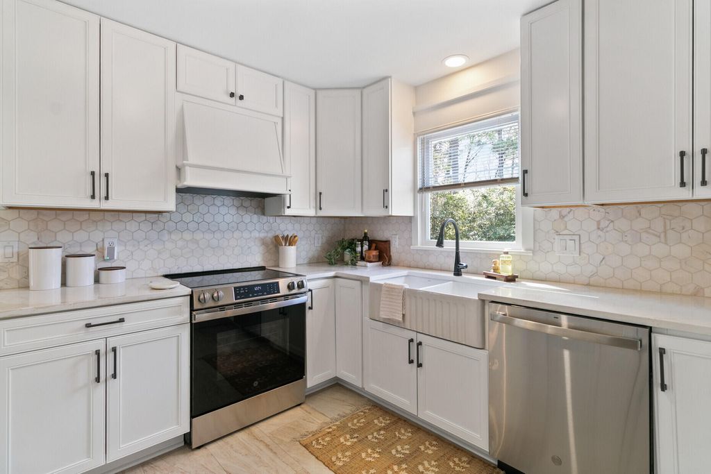 Image 14 of property listing at 1830 Kempton Avenue, Charleston, SC 29412