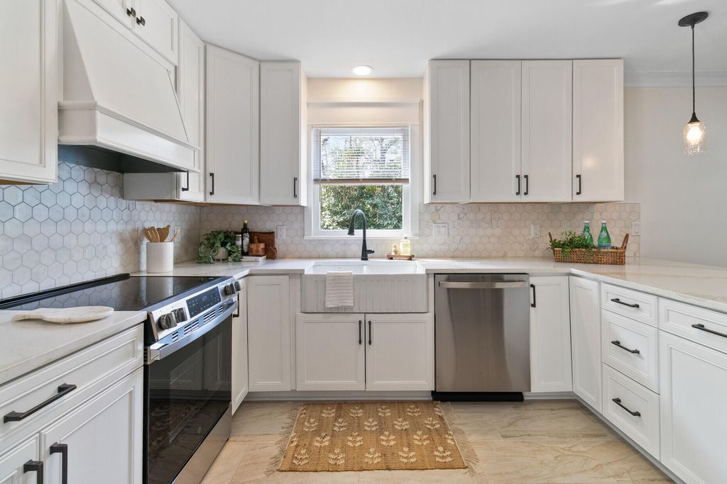 Image 15 of property listing at 1830 Kempton Avenue, Charleston, SC 29412