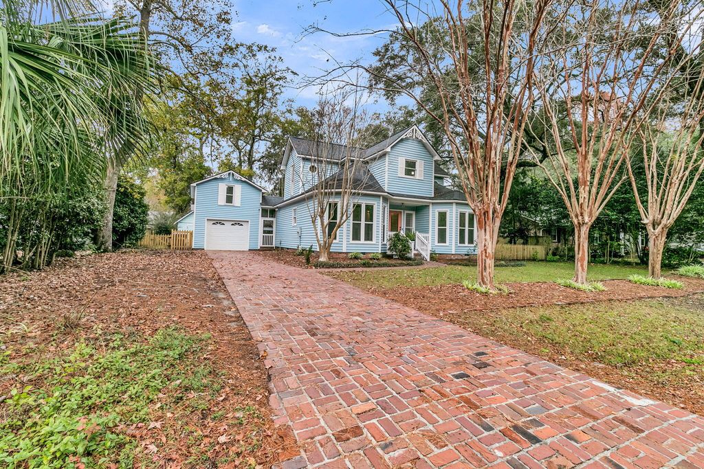 Image 4 of property listing at 1830 Kempton Avenue, Charleston, SC 29412