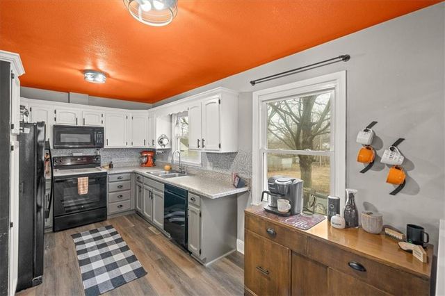 12502 E 33rd Street S, Independence, MO 64055