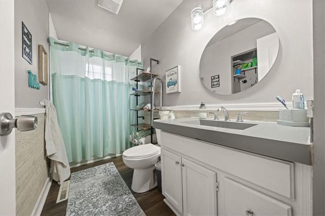 12502 E 33rd Street S, Independence, MO 64055