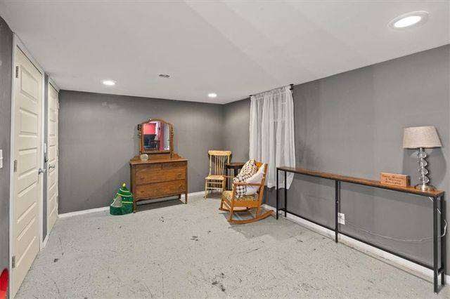 12502 E 33rd Street S, Independence, MO 64055