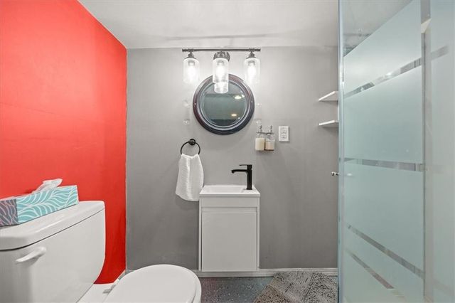 12502 E 33rd Street S, Independence, MO 64055