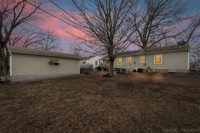 12502 E 33rd Street S, Independence, MO 64055