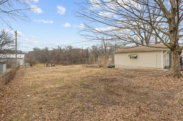 12502 E 33rd Street S, Independence, MO 64055