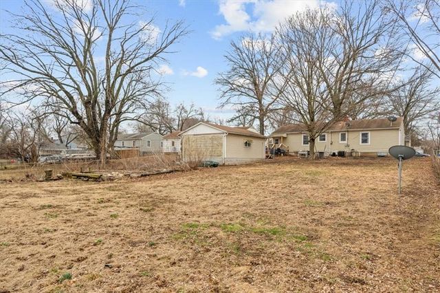 12502 E 33rd Street S, Independence, MO 64055