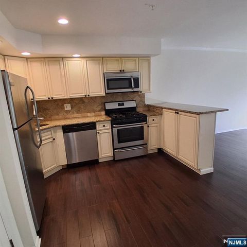 2014 Hawthorne Lane, Mahwah, NJ 07430
