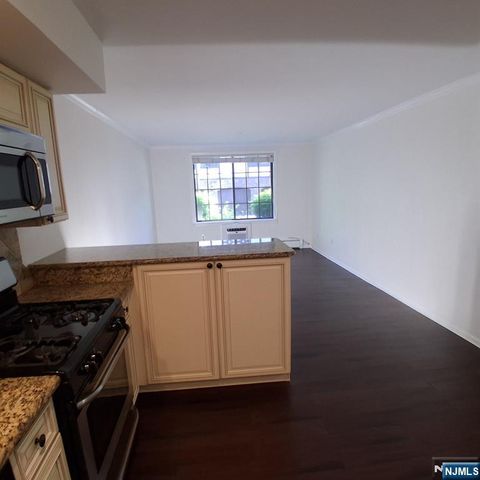 2014 Hawthorne Lane, Mahwah, NJ 07430