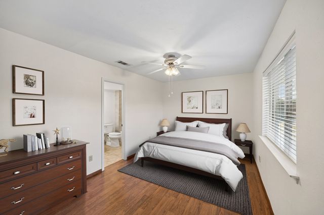 1043 Cherrywood Lane, Carrollton, TX 75006