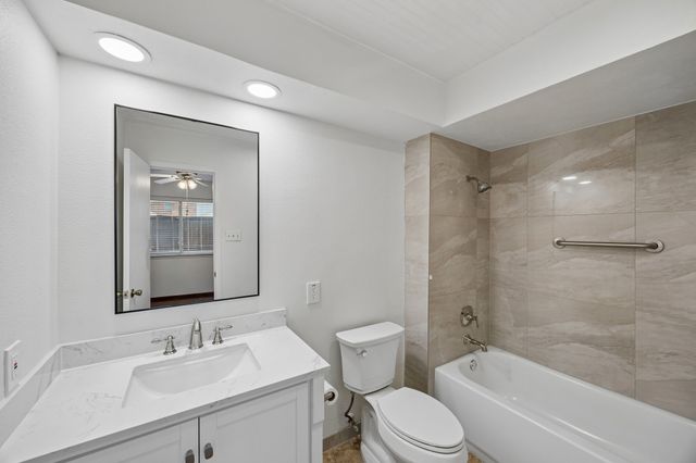 1043 Cherrywood Lane, Carrollton, TX 75006