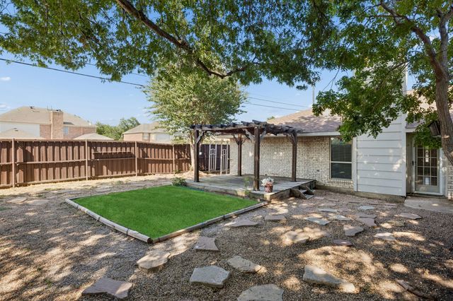1043 Cherrywood Lane, Carrollton, TX 75006