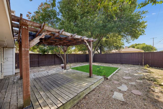 1043 Cherrywood Lane, Carrollton, TX 75006