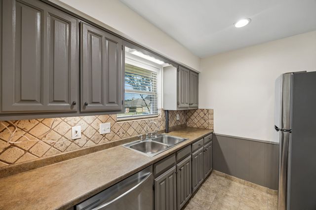 1043 Cherrywood Lane, Carrollton, TX 75006