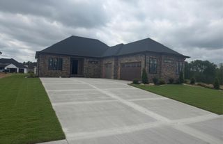 1758 E Peartree Drive, Ozark, MO 65721