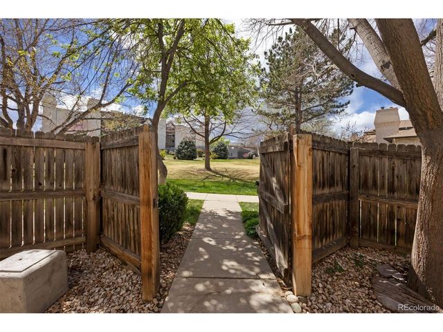 7250 Eastmoor Dr 114, Denver, CO 80237