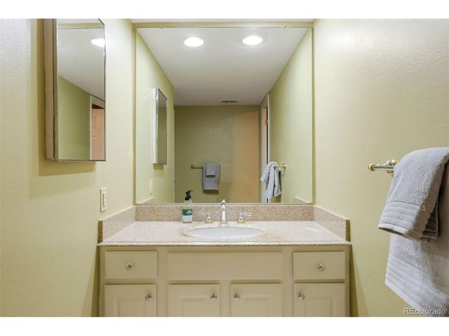 7250 Eastmoor Dr 114, Denver, CO 80237