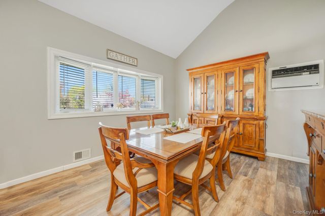 477 N Indiana Avenue, Lindenhurst, NY 11757