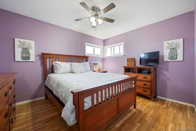 477 N Indiana Avenue, Lindenhurst, NY 11757