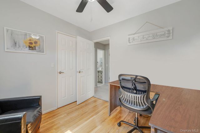 477 N Indiana Avenue, Lindenhurst, NY 11757