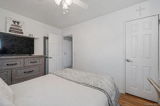 477 N Indiana Avenue, Lindenhurst, NY 11757