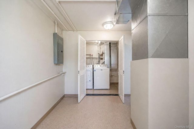 477 N Indiana Avenue, Lindenhurst, NY 11757