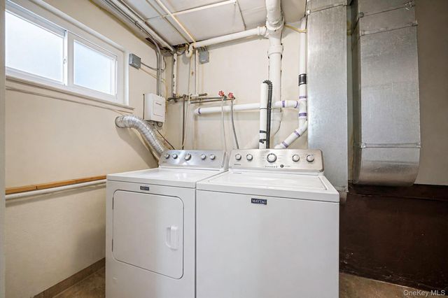 477 N Indiana Avenue, Lindenhurst, NY 11757