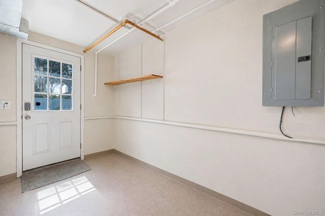 477 N Indiana Avenue, Lindenhurst, NY 11757