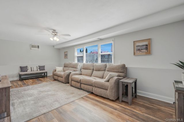 477 N Indiana Avenue, Lindenhurst, NY 11757