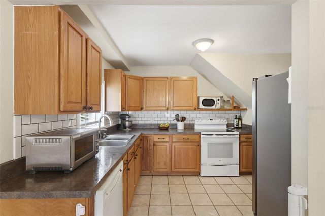 311 W UNIVERSITY AVENUE, Deland, FL 32720