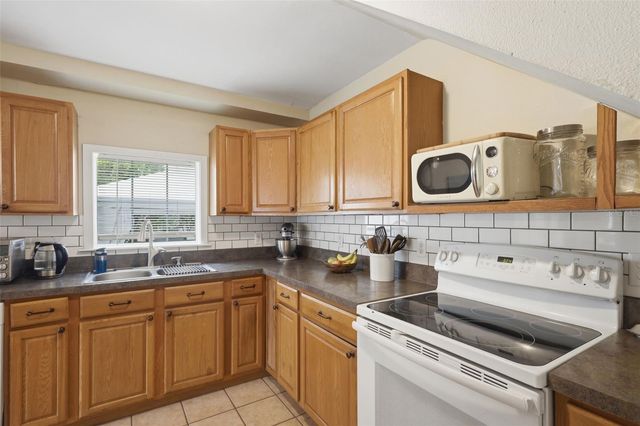 311 W UNIVERSITY AVENUE, Deland, FL 32720