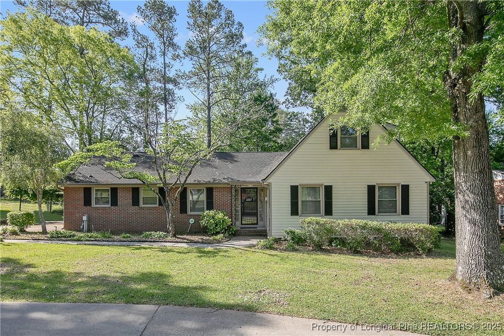 2227 Meadow Wood Road, Fayetteville, NC 28303
