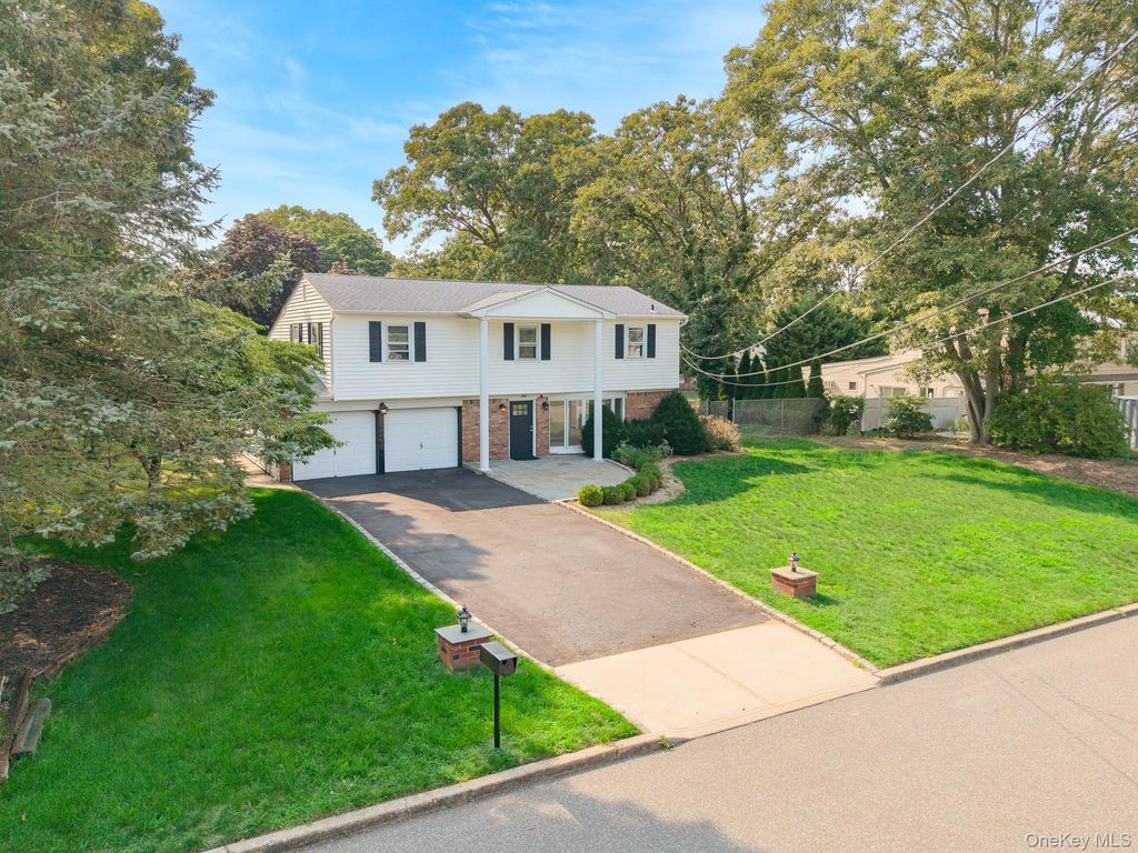 70 Woodview Lane, Centereach, NY 11720