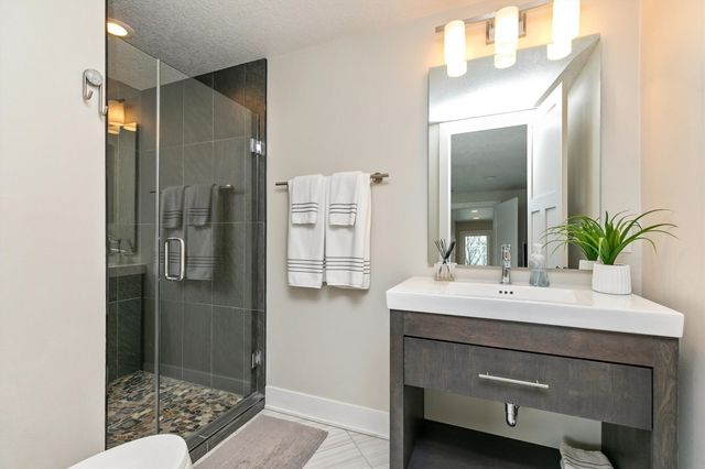 228 Overlook Avenue, West Des Moines, IA 50266