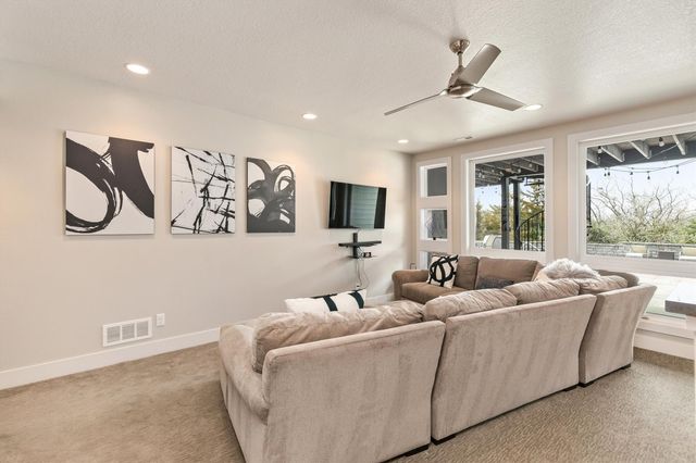 228 Overlook Avenue, West Des Moines, IA 50266
