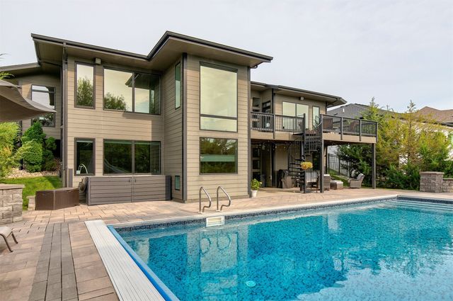 228 Overlook Avenue, West Des Moines, IA 50266