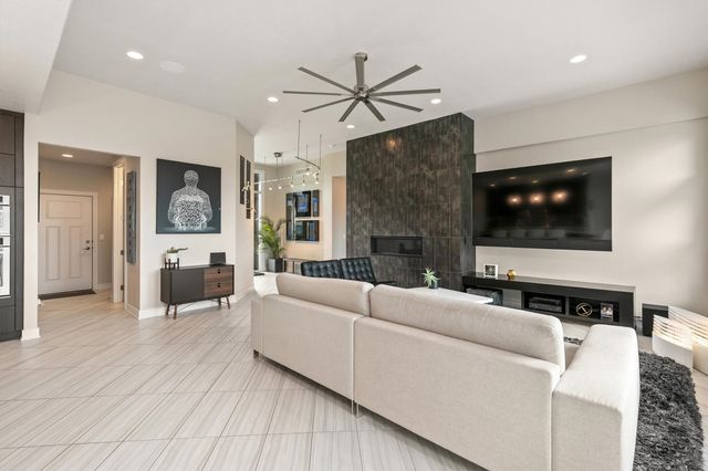 228 Overlook Avenue, West Des Moines, IA 50266