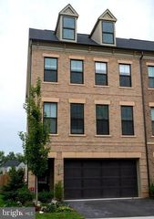 23658 TURTLE POINT TER, Ashburn, VA 20148