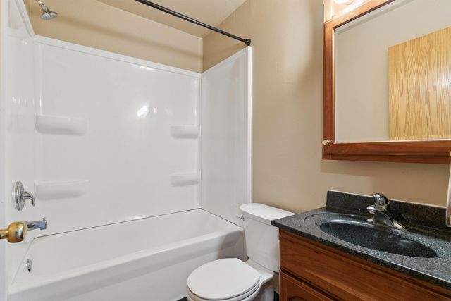 3917 Del Matro Road, Waterloo, IA 50701